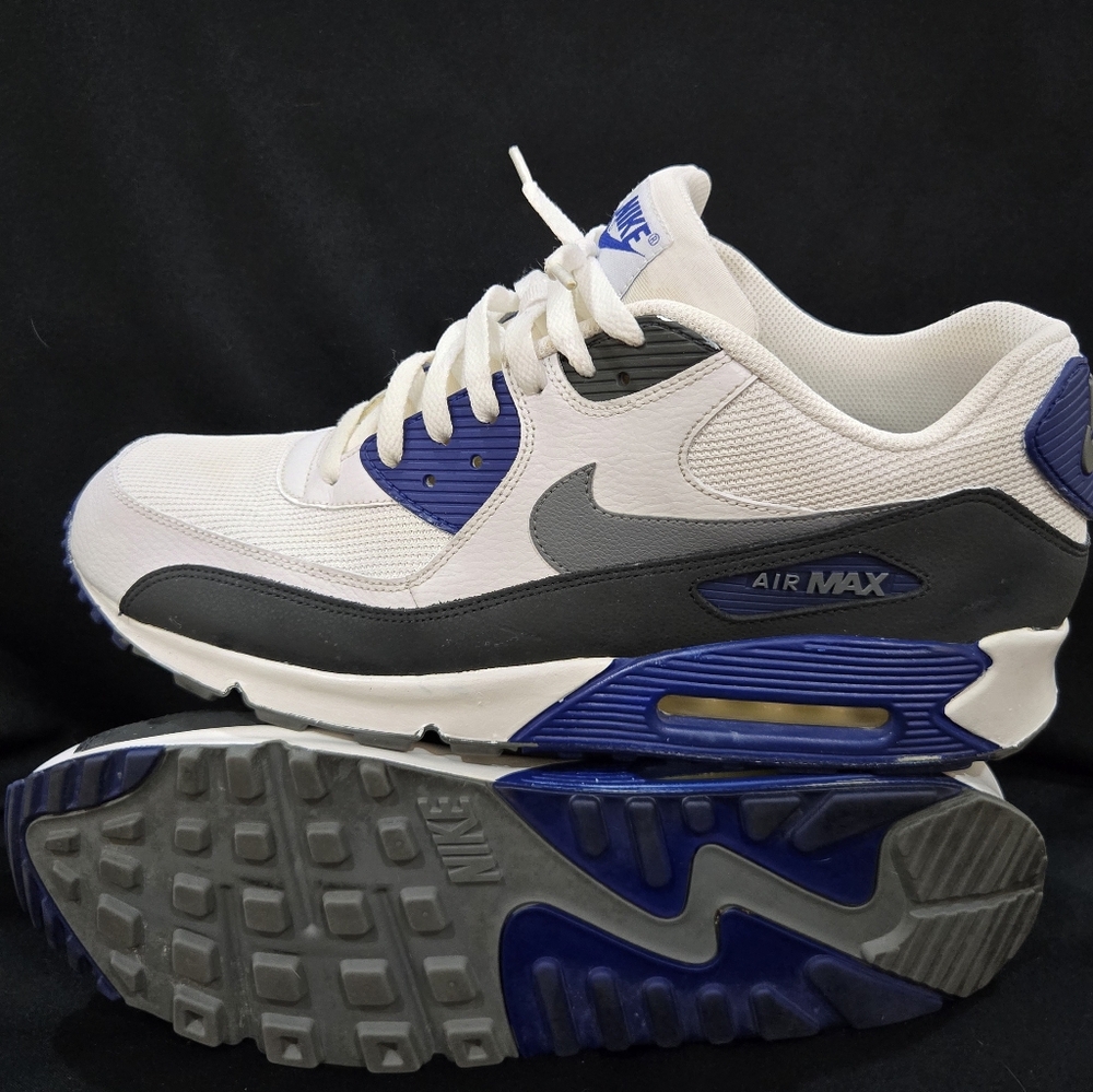 Vintage Nike Air Max '90 Men's White and Blue Sneakers